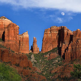 Cathedral Rock Moon Rise Color by Dave Dilli