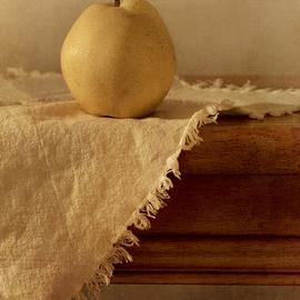 apple pear on a table by Priska Wettstein