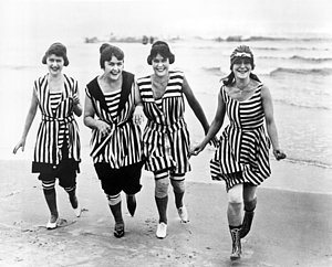 Wall Art - Photograph - Four Women In 1910 Beach Wear by Underwood Archives