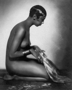 Wall Art - Photograph - Profile Of Josephine Baker by Underwood Archives