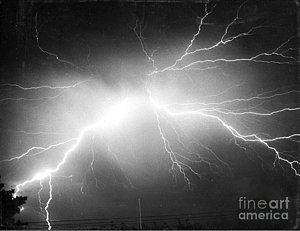 Wall Art - Photograph - Lightning by Science Source