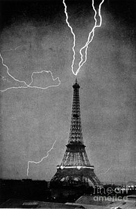 Wall Art - Photograph - Lightning Strikes Eiffel Tower, 1902 by Science Source