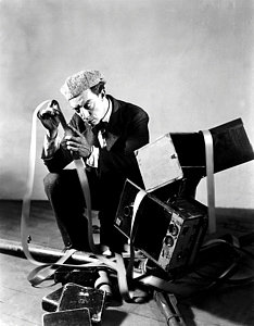 Wall Art - Photograph - The Cameraman, Buster Keaton, 1928 by Everett